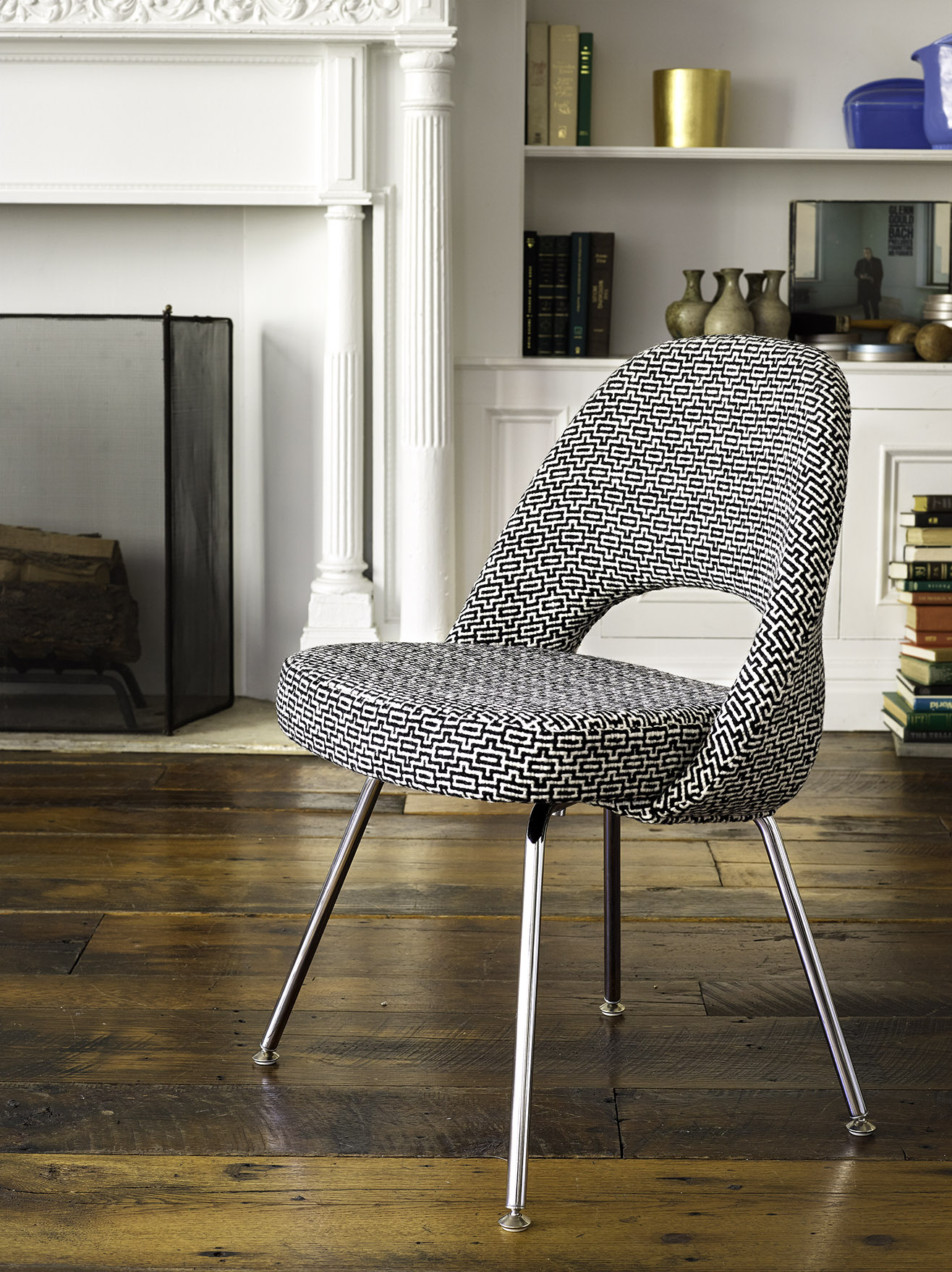 Saarinen Executive Armless Chair with Tubular Legs Knoll