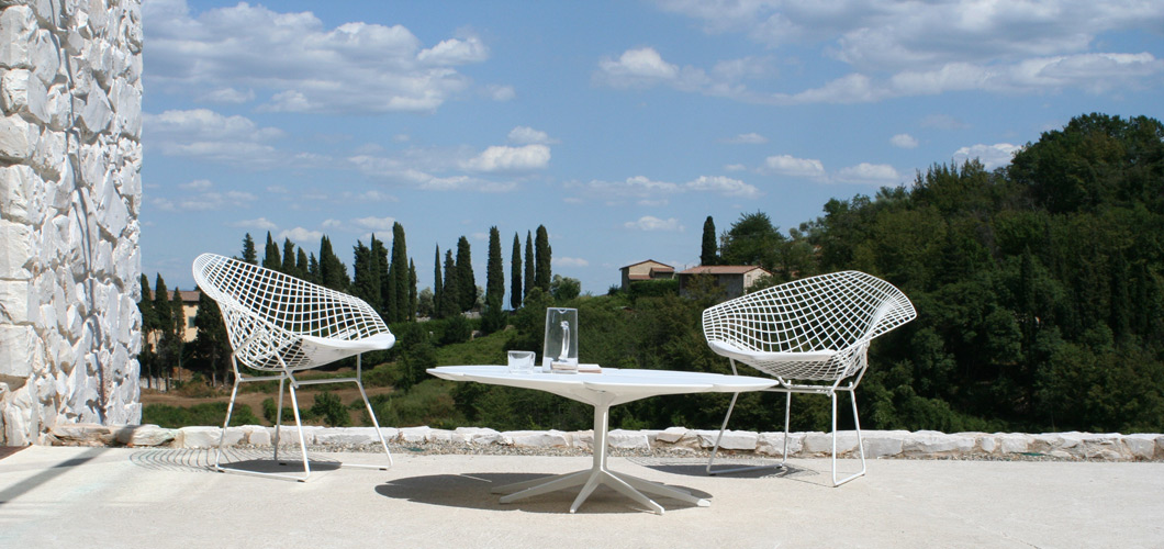Schultz Petal Table and Bertoia Daimond Chairs Outside