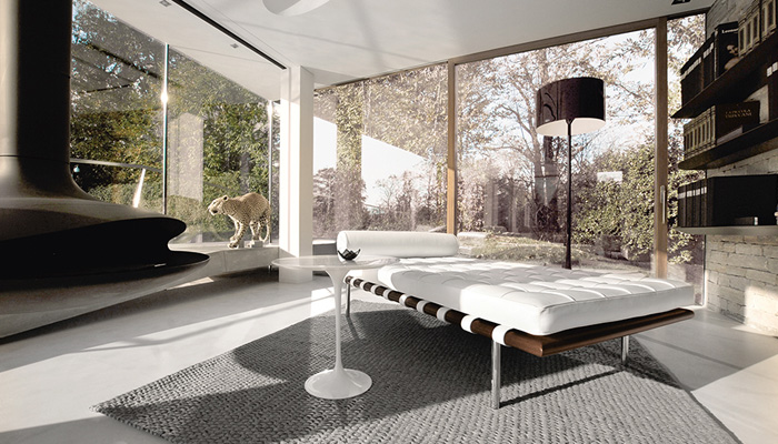 Barcelona Couch, Saarinen Side Table