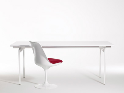Antenna Workspaces freestanding desk with Saarinen Tulip chair