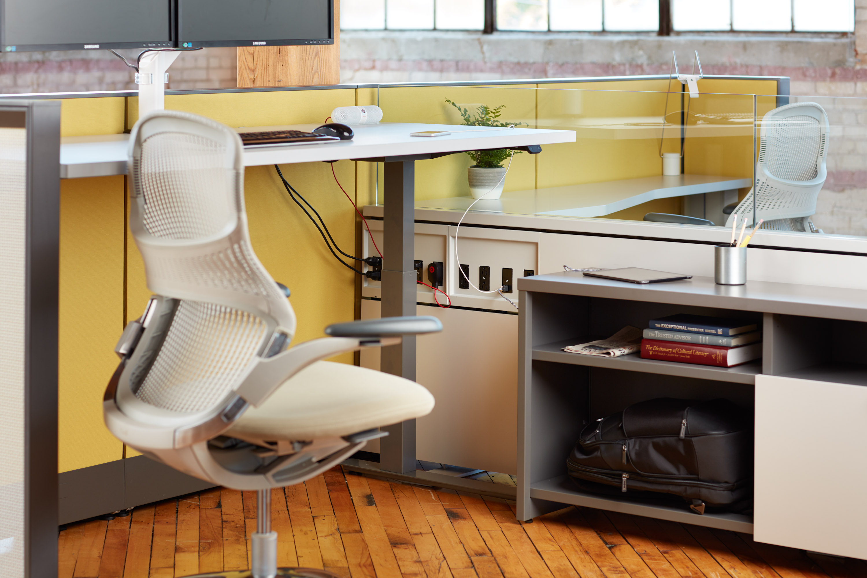 Tone™ HeightAdjustable Tables Knoll