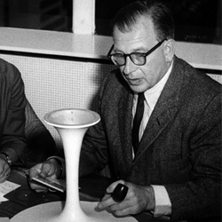 Knoll Designer Eero Saarinen