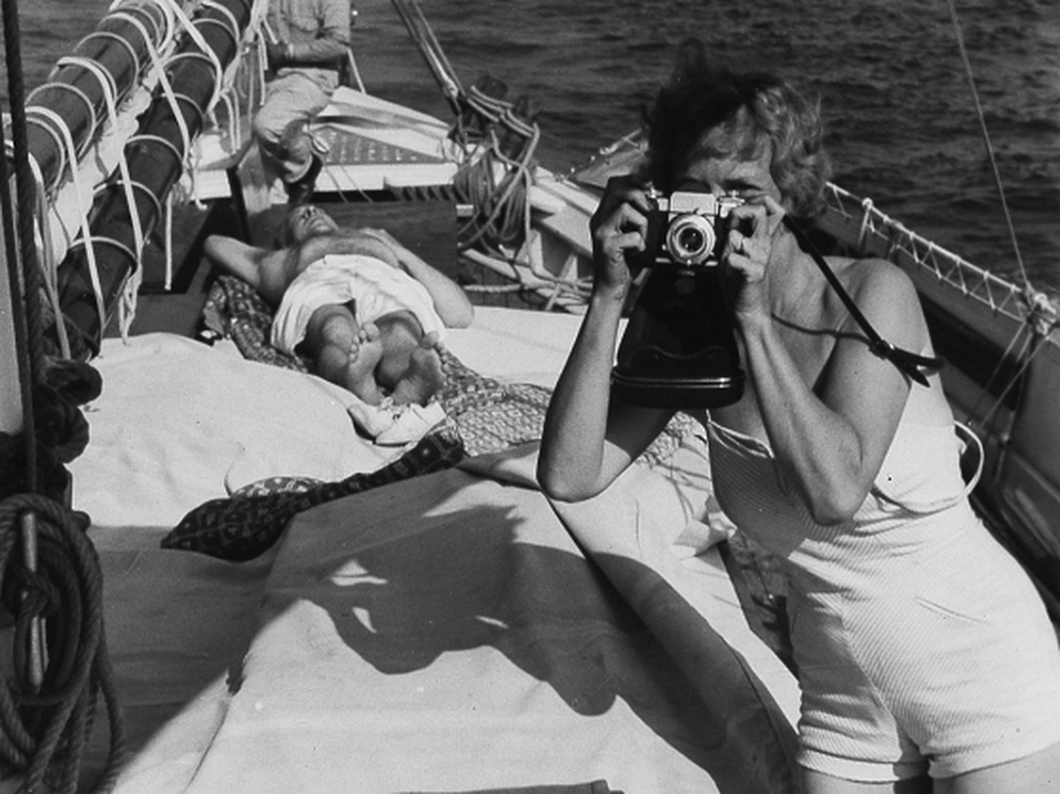 Aline and Eero boating, 1953 | PC: Archives of American Art, Smithsonian Institute | Knoll Inspiration