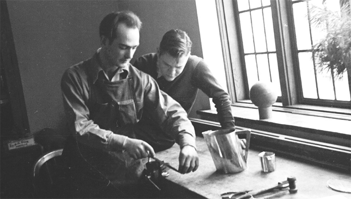 Harry Bertoia teaching metallurgy at Cranbrook Academy, 1940