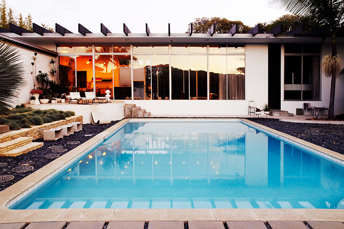 Michael Boyd's residence in Santa Monica, California | Oscar Niemeyer's Strick House | Knoll Inspiration