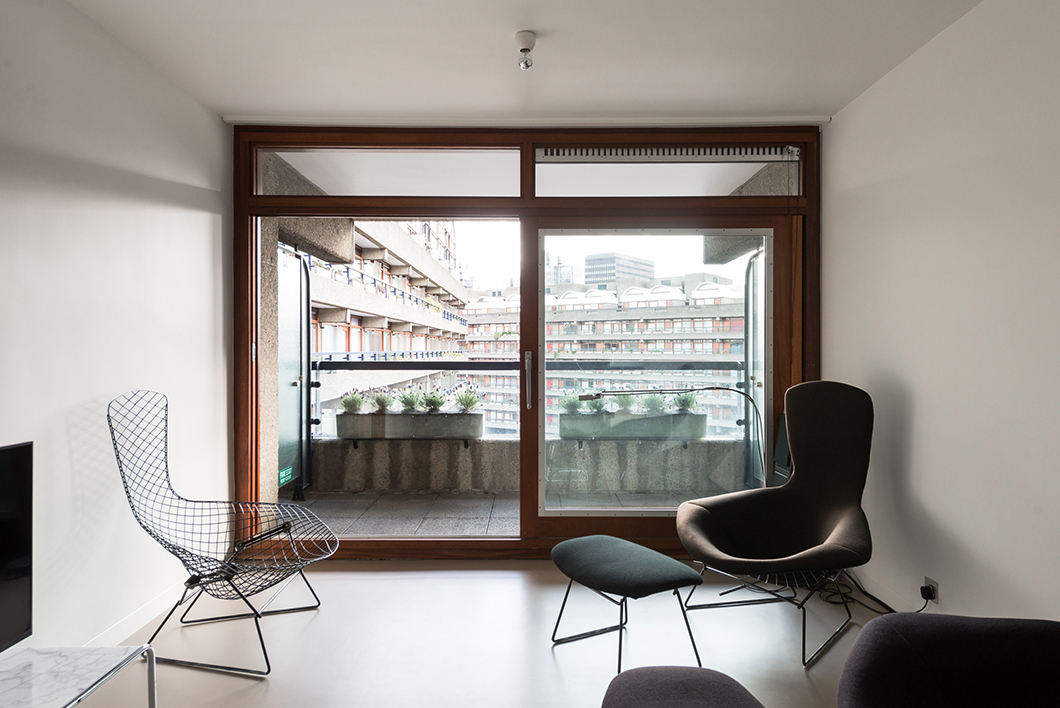 Bunyan Court Flat | Featured: Bertoia Bird Chairs, Laccio Tables | Knoll Inspiration
