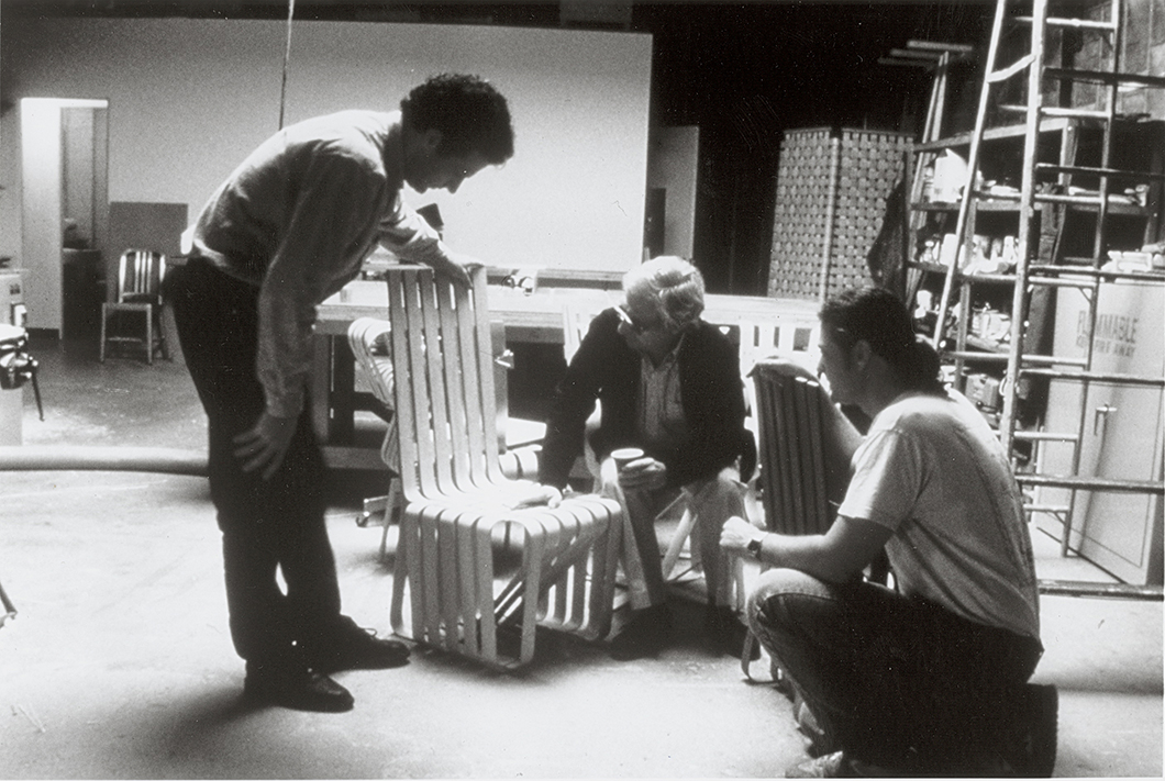 Frank Gehry working on the High Sticking™ Chair for Knoll, 1991 | PC: Knoll Archive | In Conversation with Paul Goldberger | Knoll Inspiration