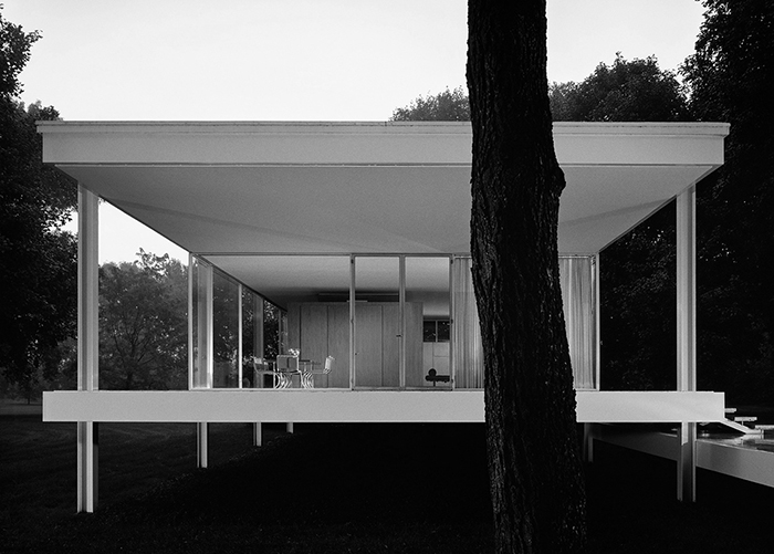Farnsworth House by Ludwig Mies van der Rohe, 1930 | PC: Scott Frances | In Conversation with Sarah Rogers Morris | Knoll Inspiration