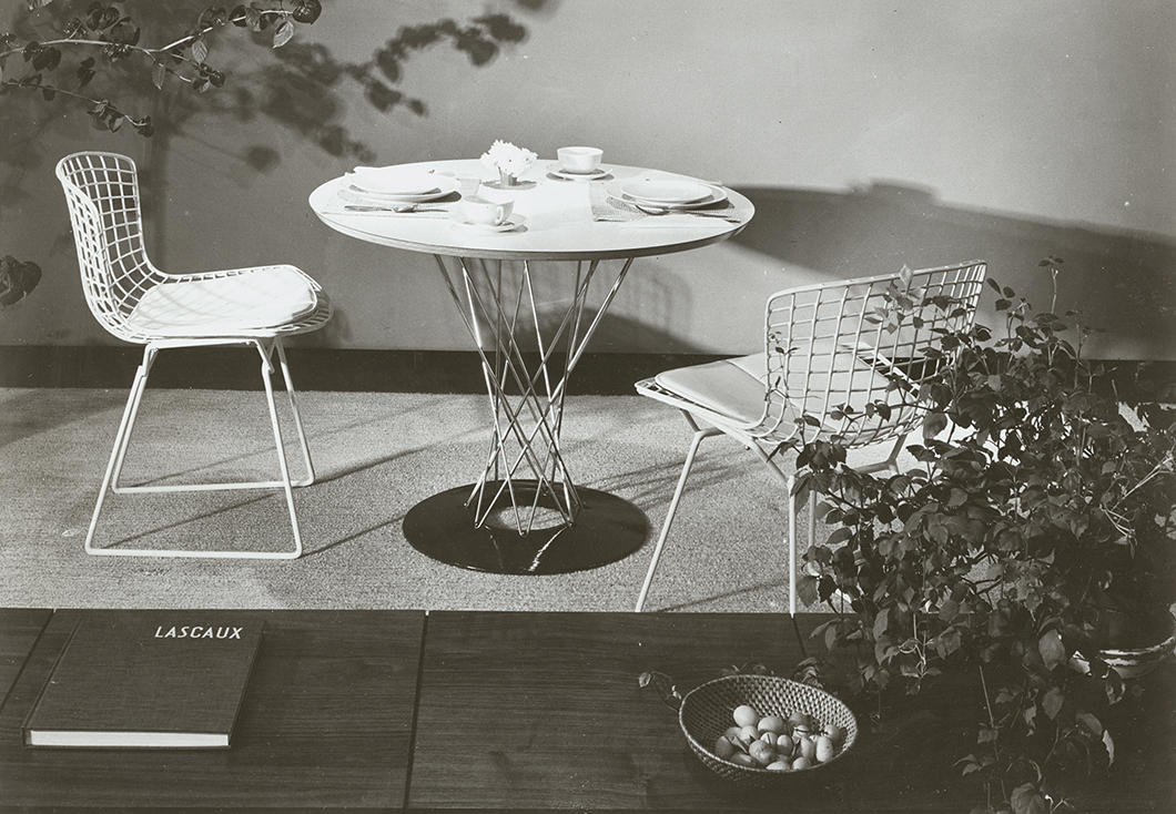 Promotional photograph of Bertoia Side Chairs and Cyclone™ Dining Table | Knoll Inspiration