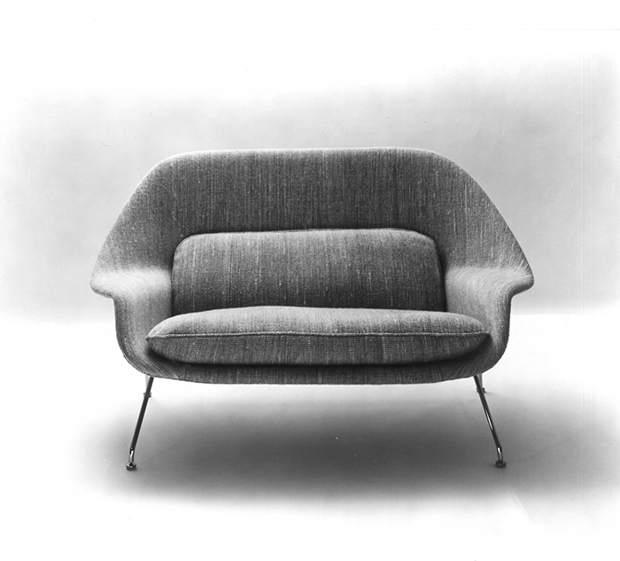 Promotional photograph of the Model 70 Womb Settee, 1948 | Knoll Inspiration