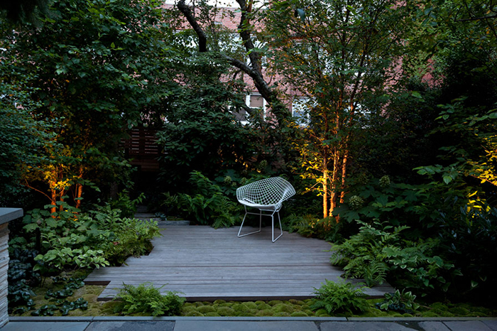 Harry Bertoia's Diamond Chair on the patio of a Brooklyn Townhouse by RKLA