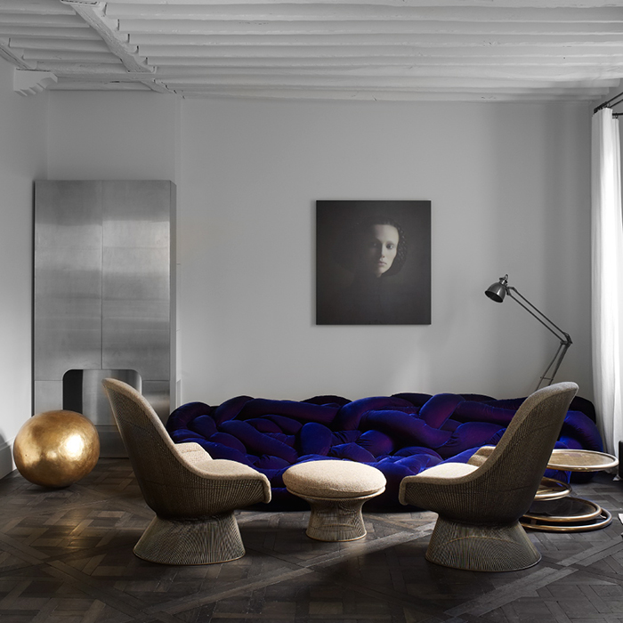 Warren Platner's Easy Chair and Ottoman | Richard Powers in Saint-Germain-des-Prés, France | Knoll Inspiration