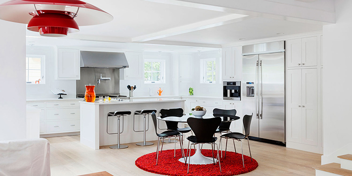 Kitchen in Lexington, MA features Saarinen's Dining Table, designed by Sally DeGan of SpaceCraft Architecture