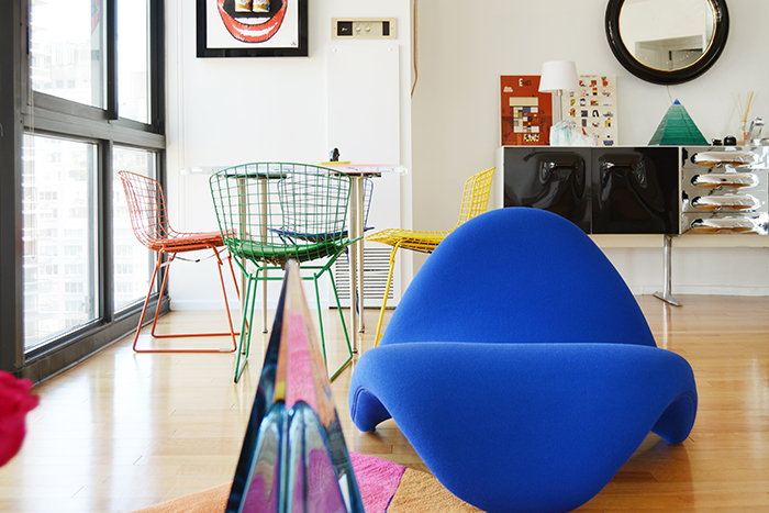 Sasha Bikoff's Upper East Side I| PC: Patrick Cline | Featured: Bertoia Side Chair | Knoll Inspiration