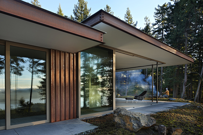 Gary Gladwish Architecture| Eero Saarinen's Womb Chair on Orcas Island, WA