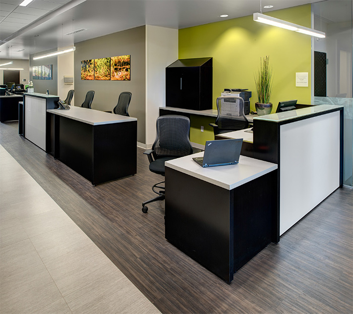 An open, uncluttered design allows for nurses, patients and family members to interact easily at nursing stations,while modular desks provide staff with ample work space. Featured: Reff Profiles™, ReGeneration by Knoll<sup>®</sup>Work Chairs