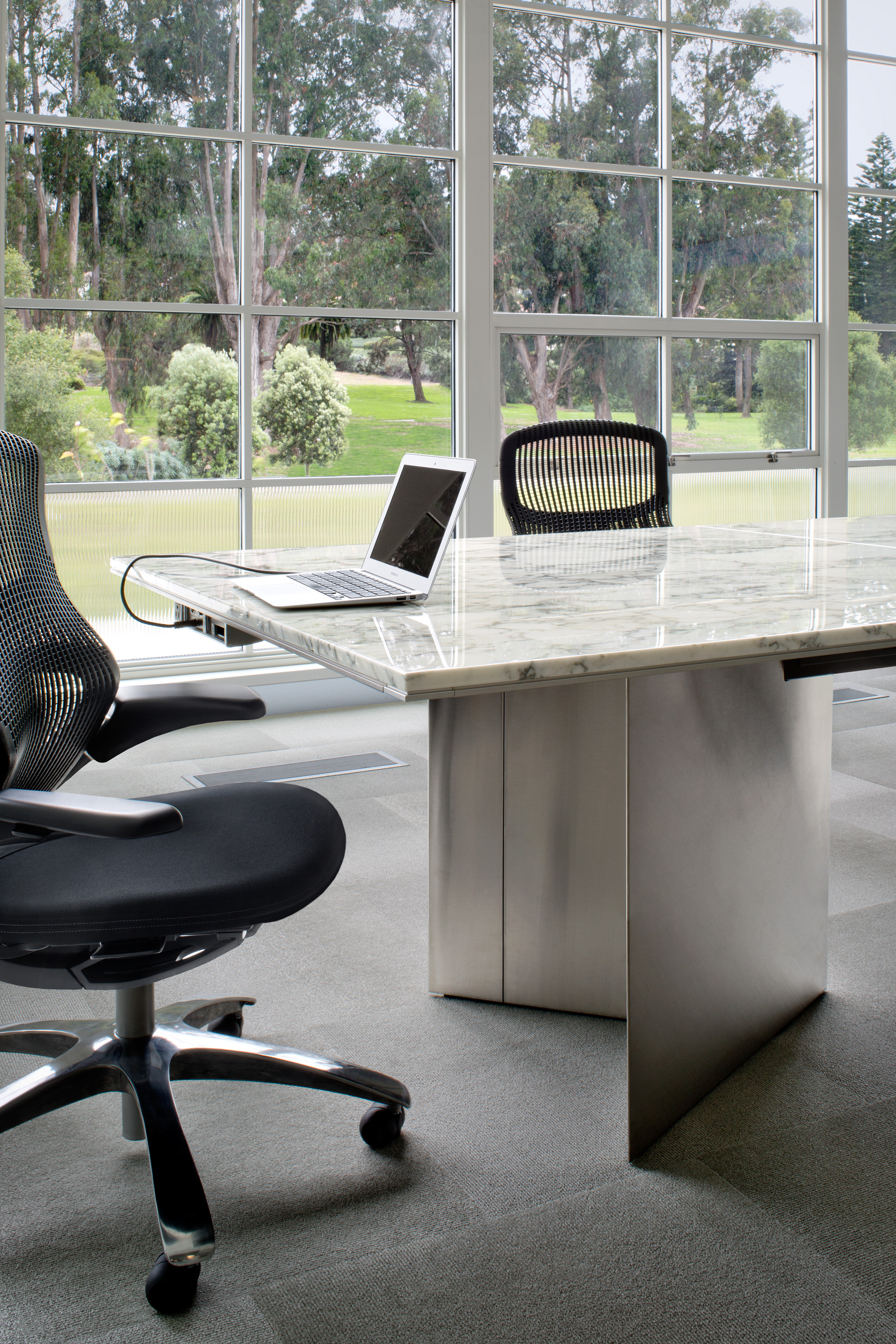 LSM Conference Table Series VBase Knoll