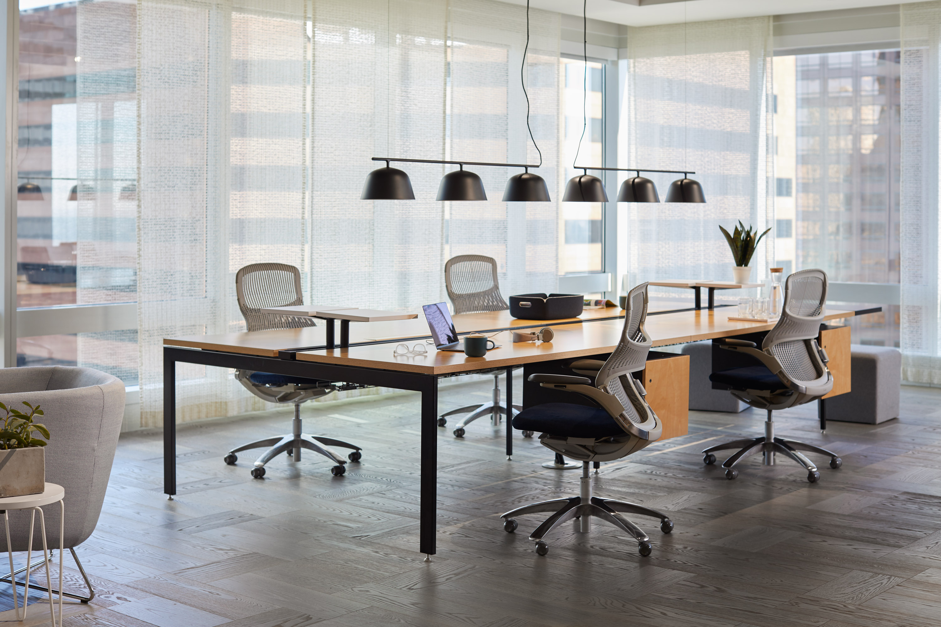 Antenna® Tables and Desks Knoll