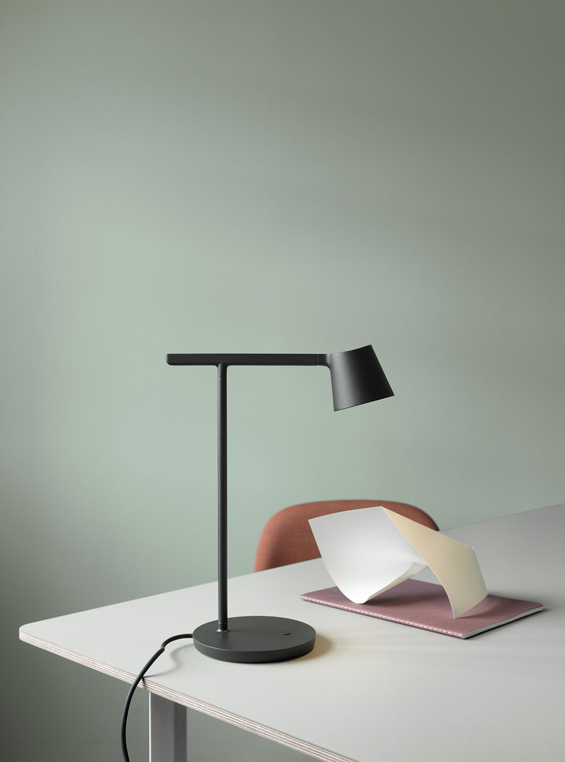 Muuto Tip Table Lamp with Fiber Side Chair