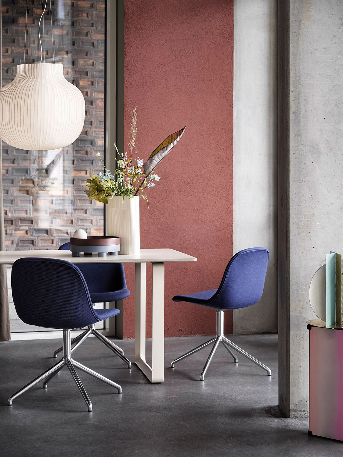 Muuto Fiber Side Chair Swivel Base with 7070 Table