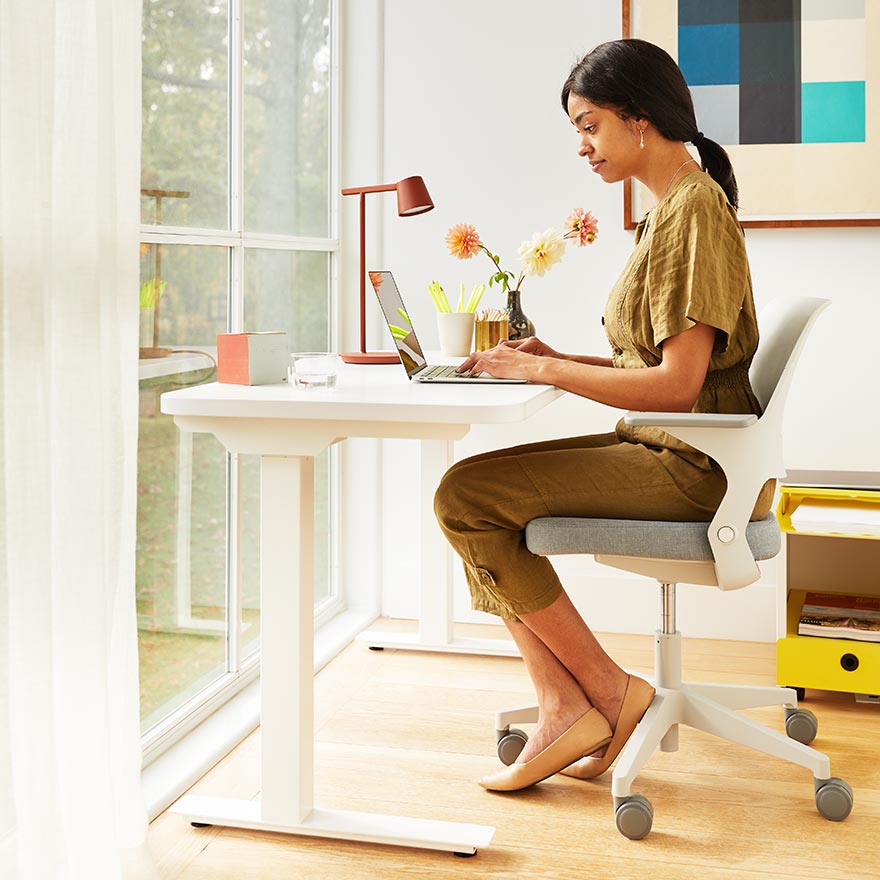 Hipso Adjustable Standing Desk 45" x 24" Knoll