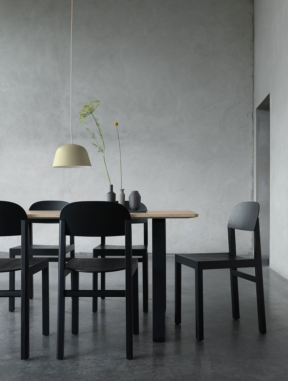 Muuto Workshop Chair Black with 7070 Table