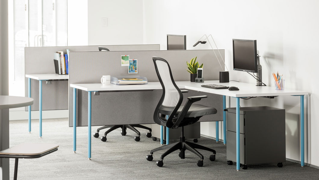 Knoll Open Plan Workstation Furniture with Antenna Workspaces