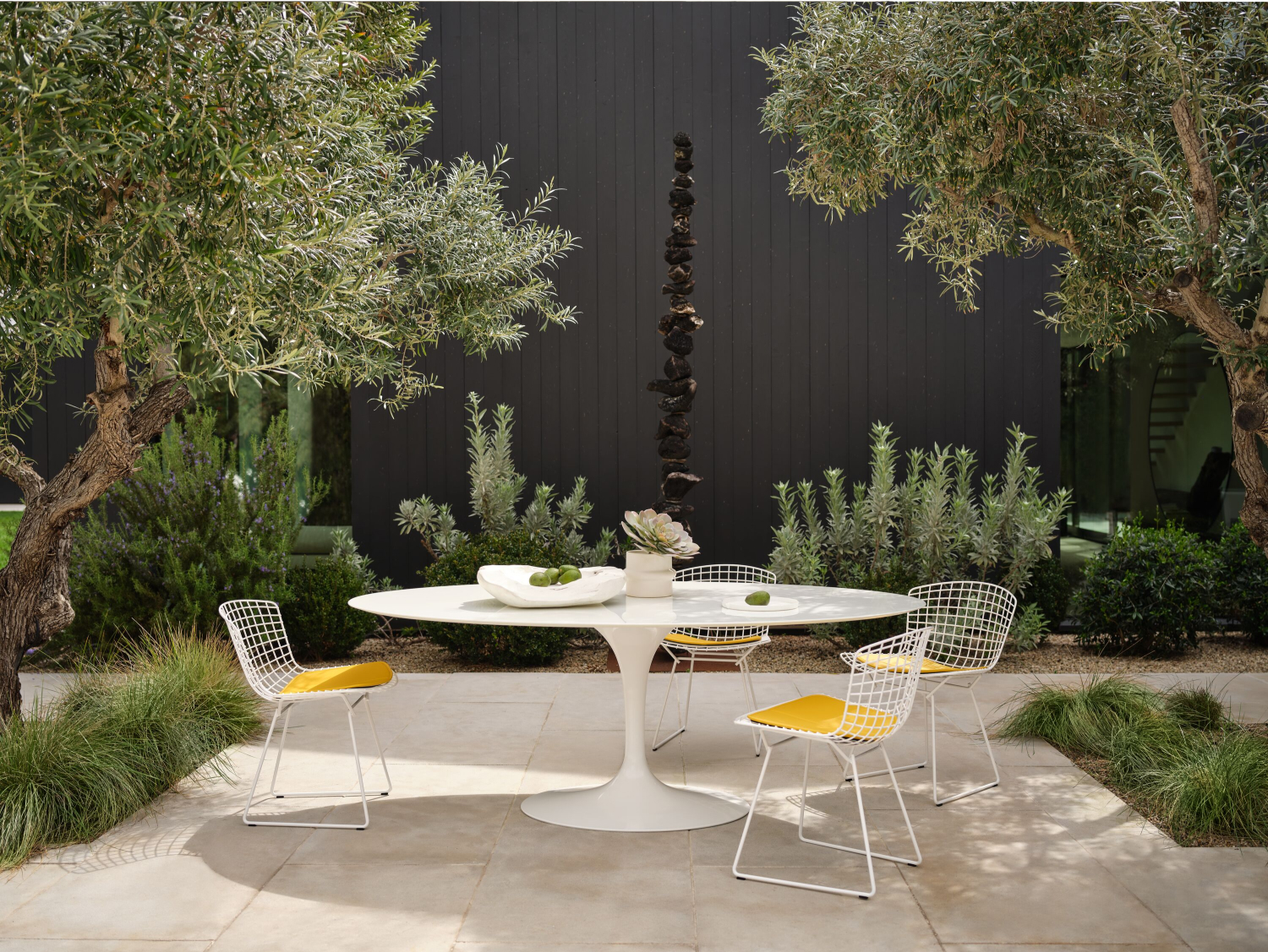 Saarinen Outdoor Dining Table and Bertoia Outdoor Side Chairs
