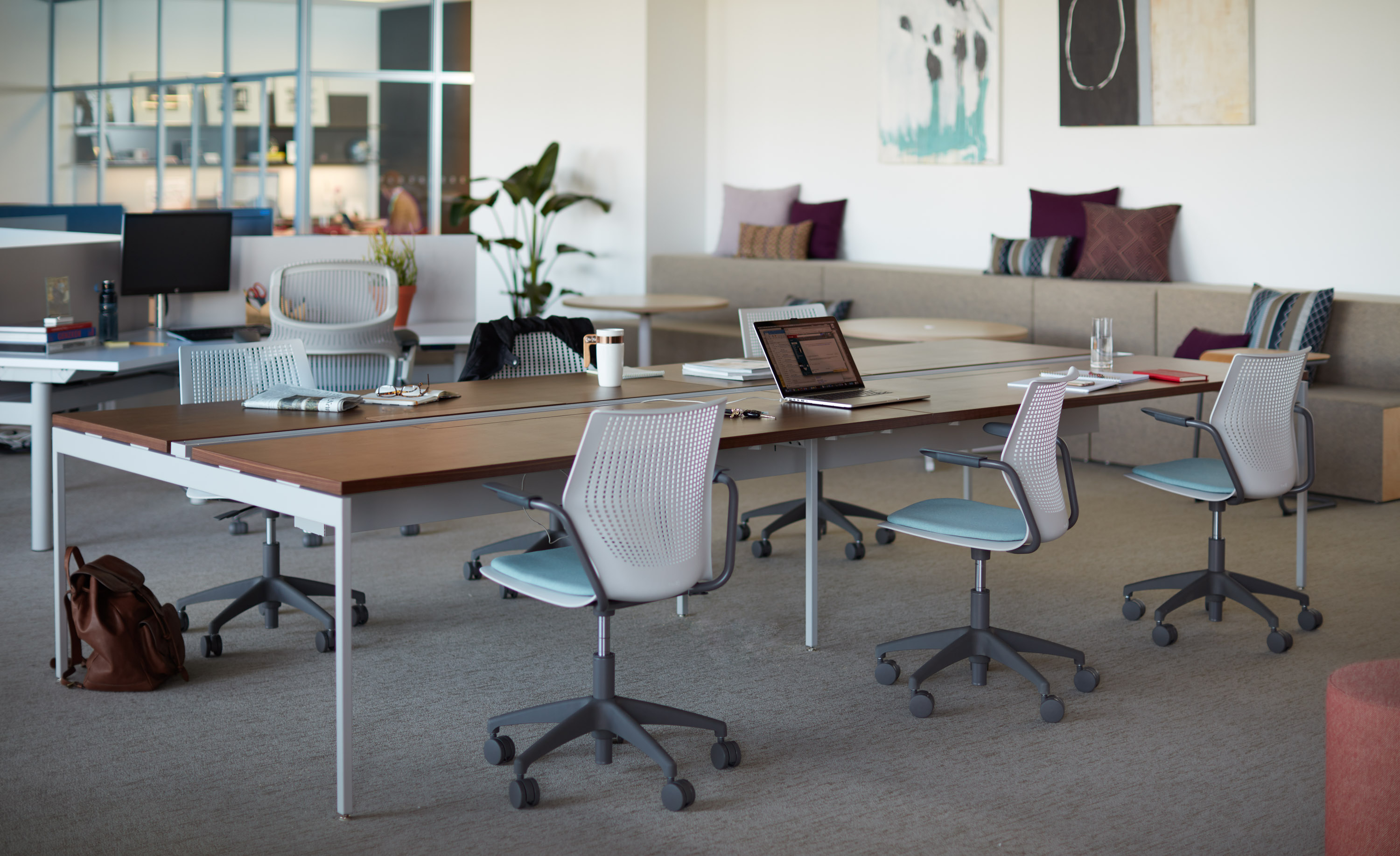 Antenna® Tables and Desks Knoll