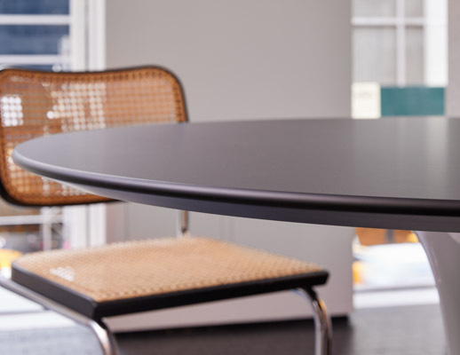 Saarinen Round Dining Table, 120 cm, Black, Laminate black, Knoll  International