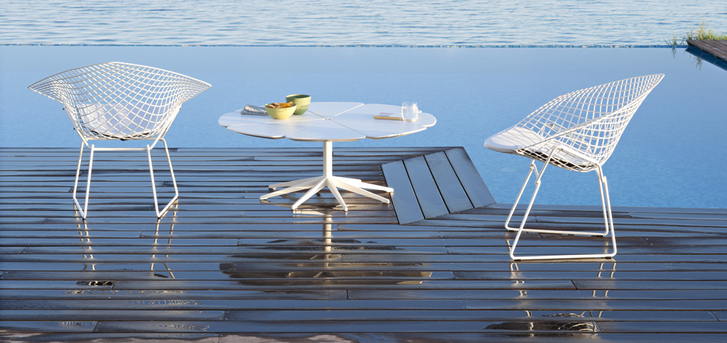 Schultz Petal Table and Bertoia Daimond Chairs Outside