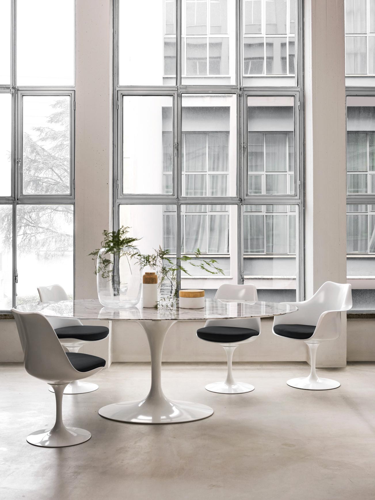 Saarinen Table with Tulip Chairs