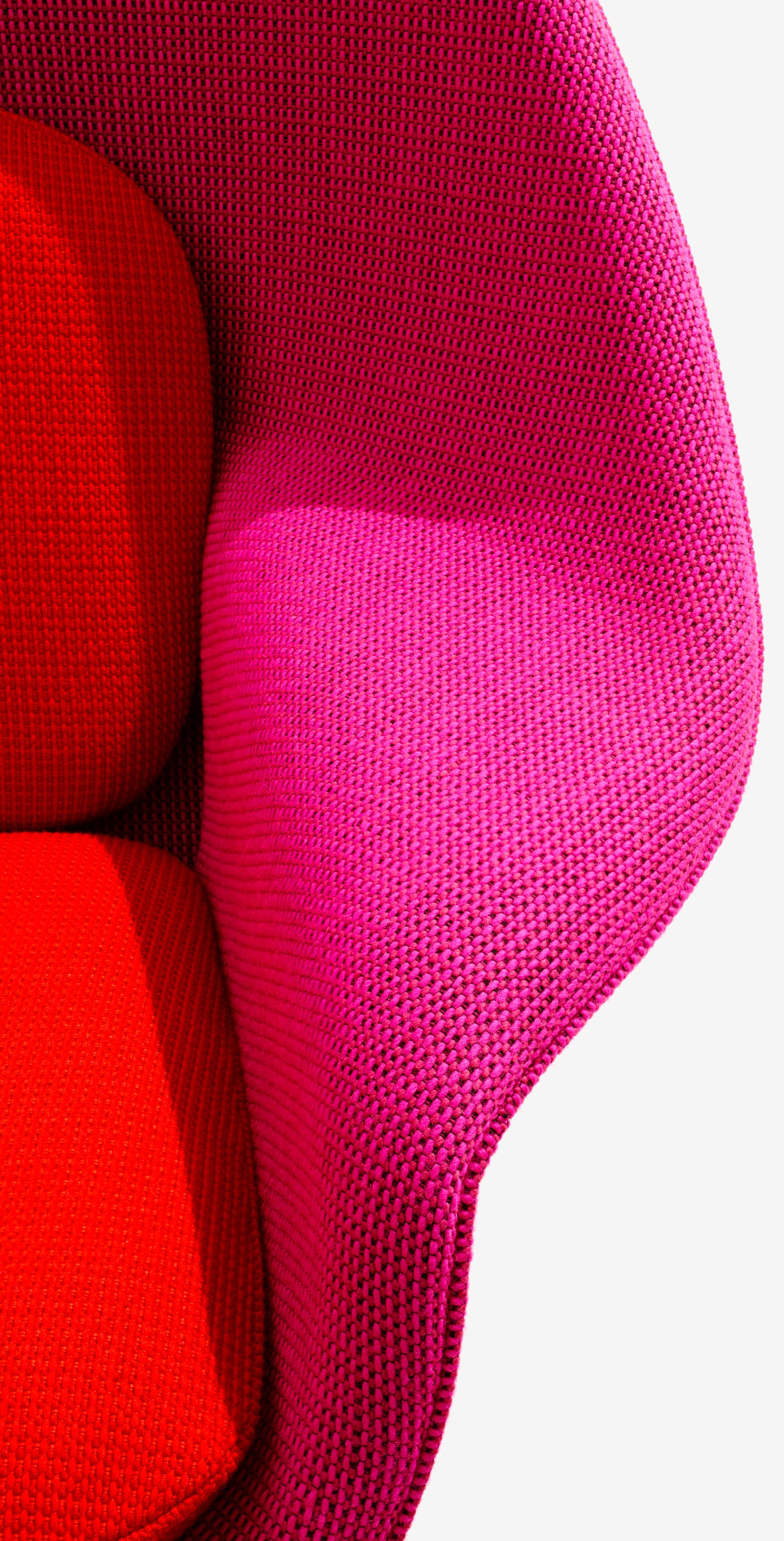 Womb Chair Side Detail Image
