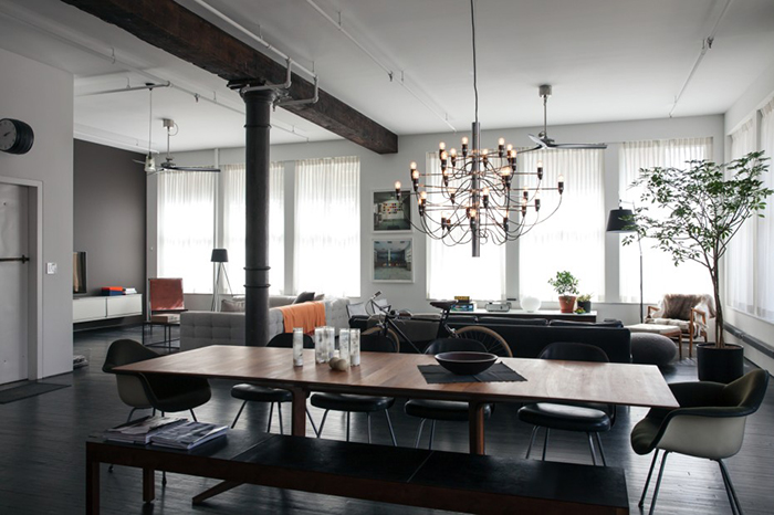 Dean DiSimone's renovated loft in SoHo, New York | Saarinen Executive Armless Chairs | PC: Brian W. Ferry | Knoll Inspiration