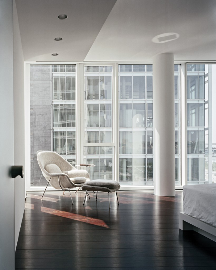 Richard Meier Kojaian Bedroom with Saarinen Womb Chair