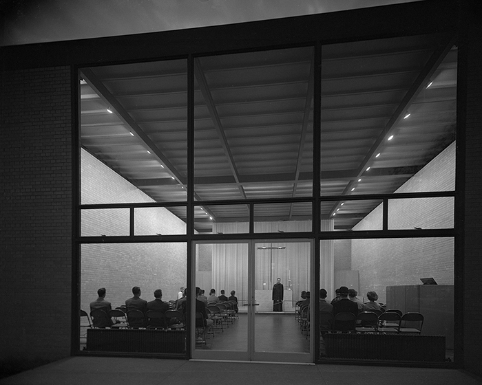 Ludwig Mies van der Rohe's Memorial Chapel at IIT