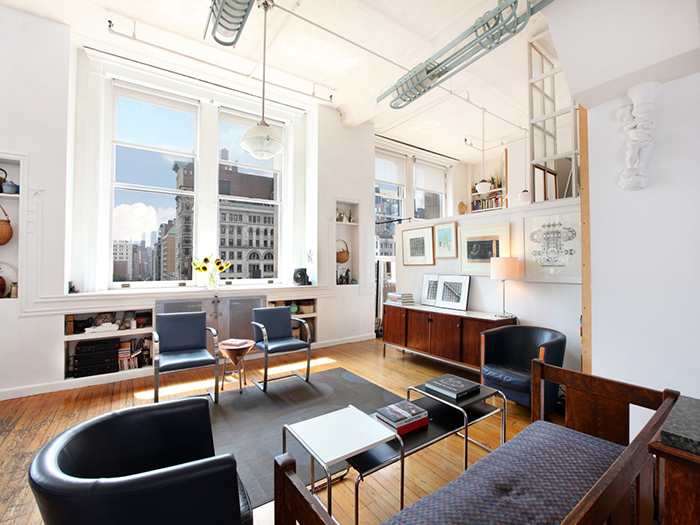 Woodson Rainey in New York, New York | Mies van der Rohe's Brno Chair and Marcel Breur's Laccio Coffee & Side Table | Robert Henderson Robertson's MacIntyre Building | Knoll Inspiration