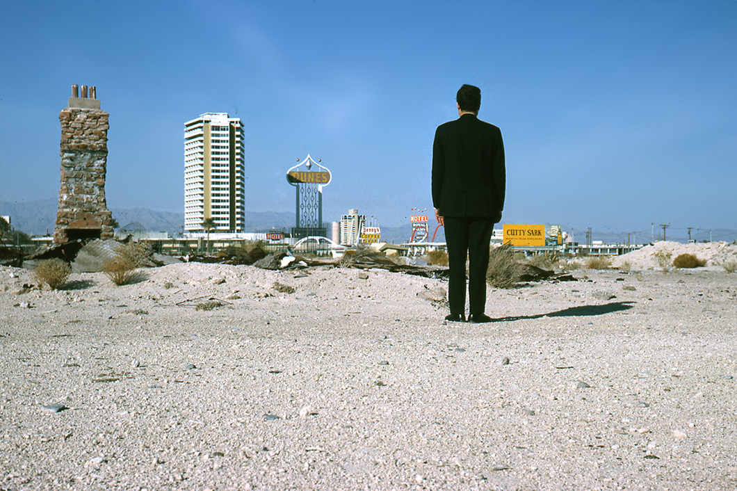 Robert Venturi in Las Vegas, c. 1972 | PC: Denise Scott Brown, courtesy of VSBA | Knoll Inspiration